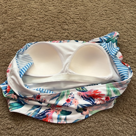 XL bathing suit - Picture 4 of 5